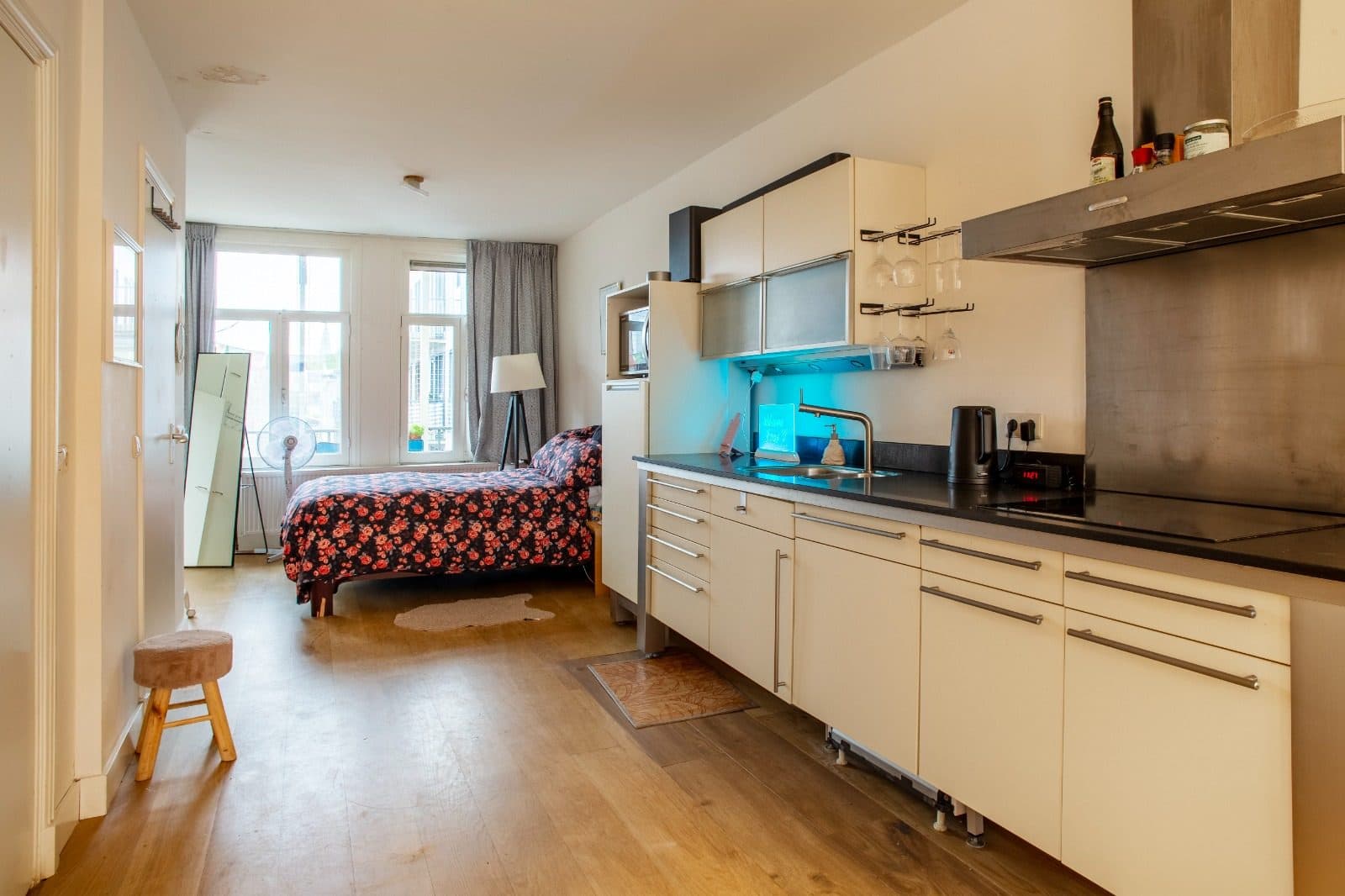 Sunny and cozy sublet in de pijp, foto 1